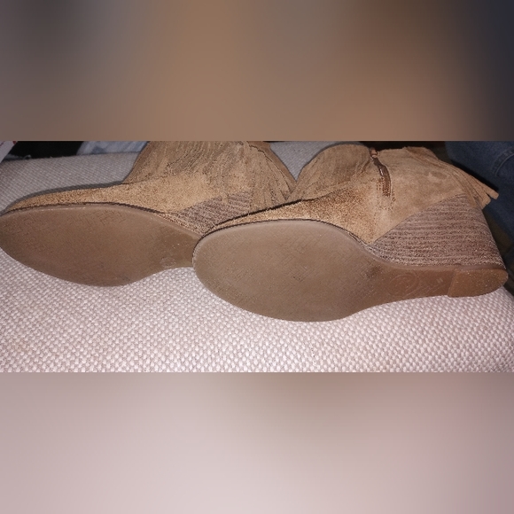 Lucky Brand Fringed Brown Suede Wedges - Picture 4 of 7